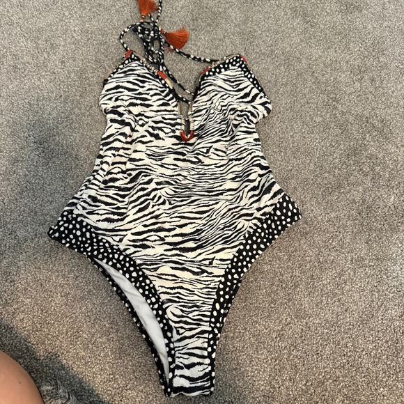 Victoria's Secret One-Piece Swimsuit Animal Print Halter Mono Size Medium - Picture 2 of 7